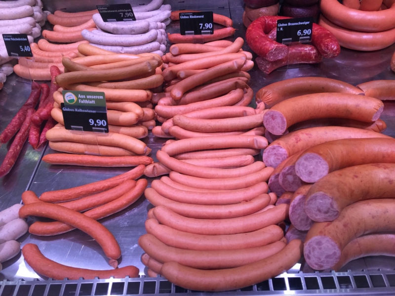 boutique-BORMES LES MIMOSAS-min_sausages_meat_butchery-1069321